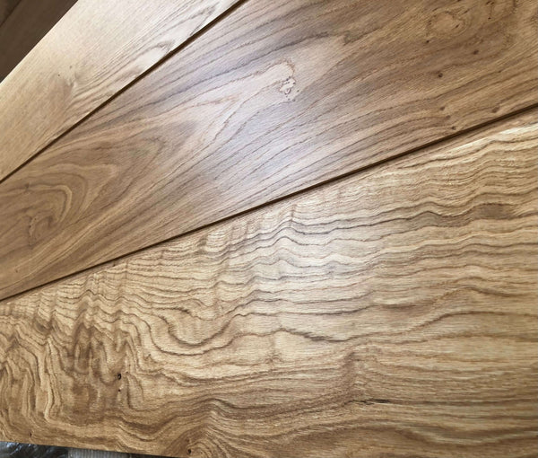 Bespoke handmade wall panel to compliment your zip and link oak bed frame . Gorgeous dramatic oak grain detail . 
