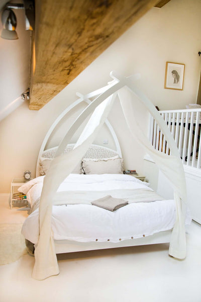 White four poster bed